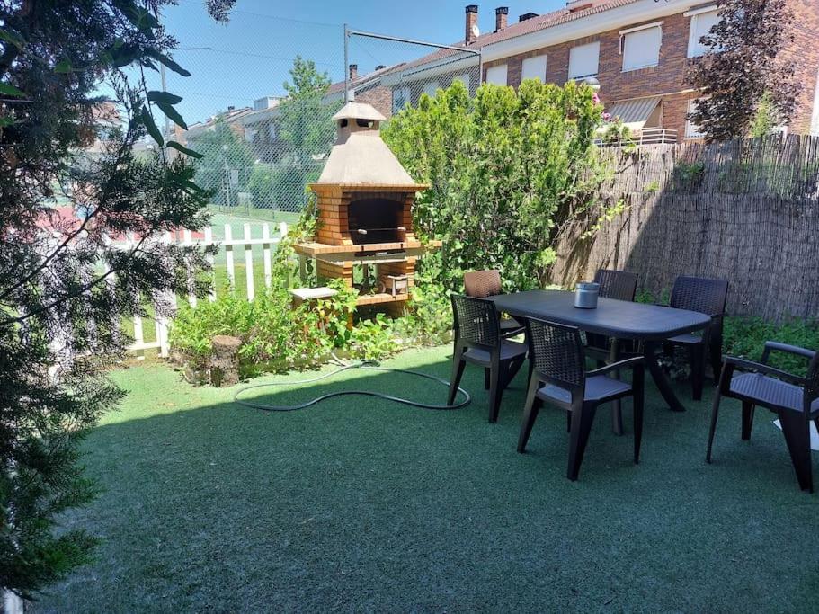 Chalet Urbano En Salamanca サンタ・マルタ・デ・トルメス エクステリア 写真