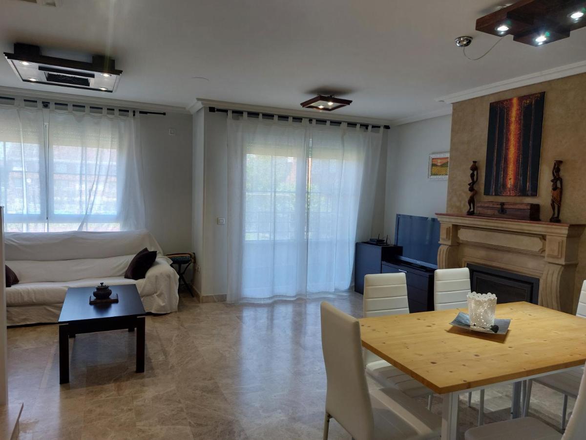 Chalet Urbano En Salamanca サンタ・マルタ・デ・トルメス エクステリア 写真